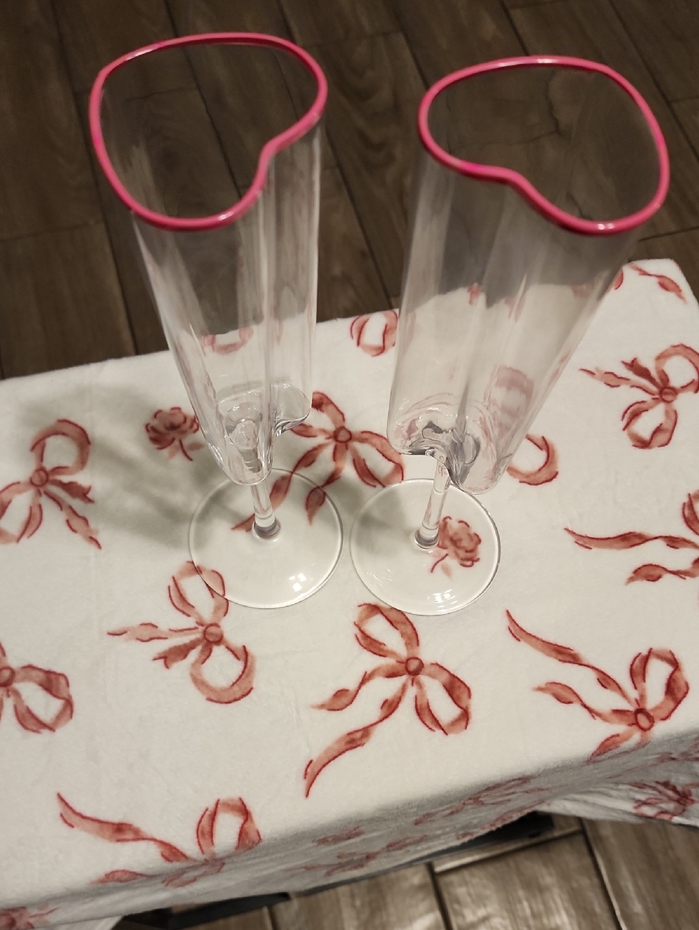 Set of 2 Champagne Heart Flutes with Pink Rim